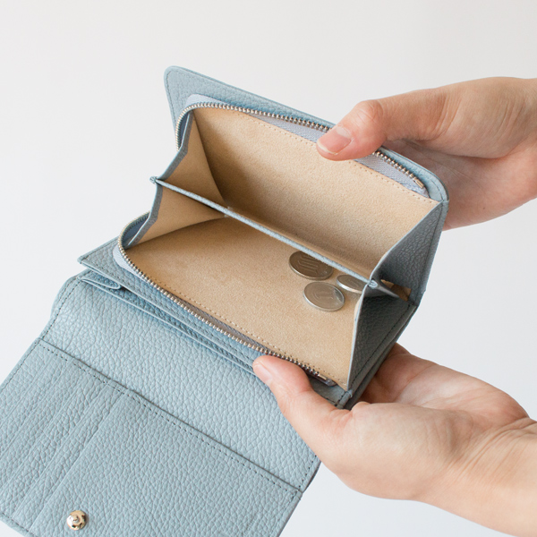 30枚ほどコインを入れても余裕のある仕切り付きのコインスペース(BLUE HAZE) 30枚ほどコインを入れても余裕のある仕切り付きのコインスペース(BLUE HAZE)