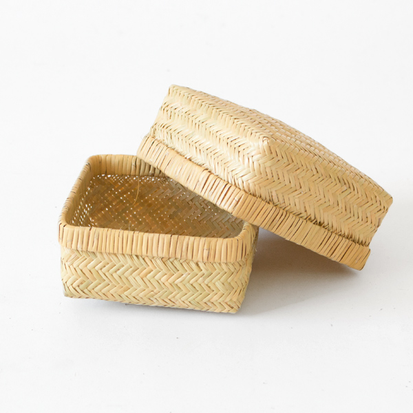 同じ素材で作られた蓋付き 同じ素材で作られた蓋付き