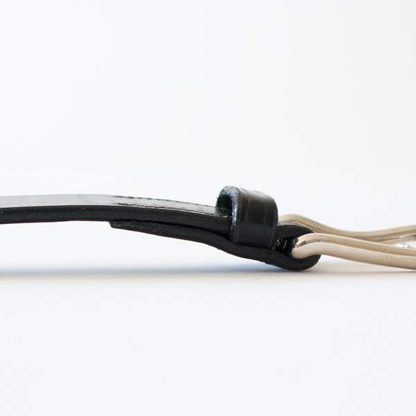 馬具に使われる約4.5mmの分厚い牛革(BLACK)