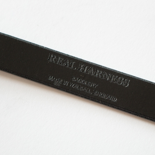 馬の鞍をメインとした工場の証である“Saddlery made in walsall England” と刻印がされています(BLACK) 馬の鞍をメインとした工場の証である“Saddlery made in walsall England” と刻印がされています(BLACK)