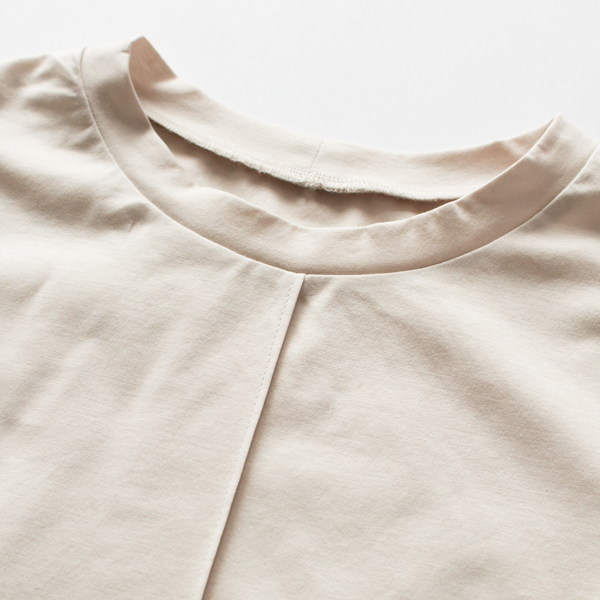 前中心のタックがデザインポイント(BEIGE)