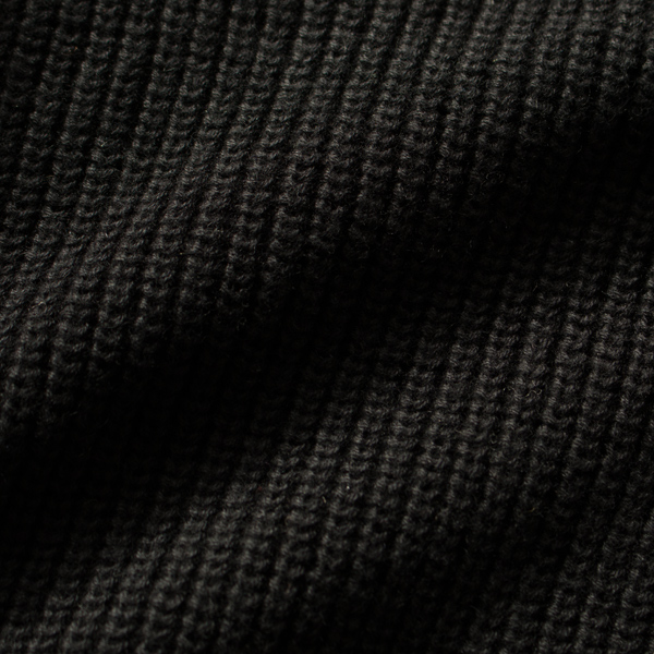 さらりとしたコットンにカシミヤの滑らかさが加わった柔らかい質感(BLACK)