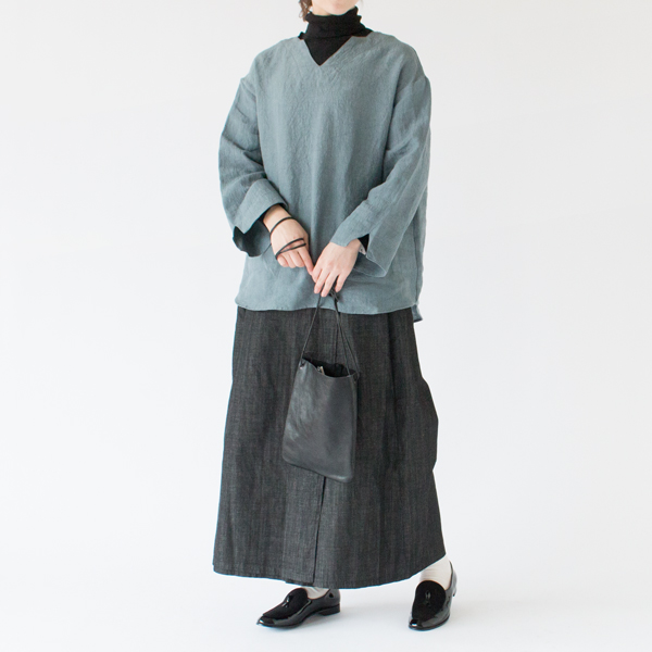 肌寒い季節はインナーにタートルネックを(BLUE GREY・身長162cm)