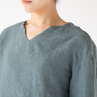 深過ぎないキーネック(BLUE GREY) 深過ぎないキーネック(BLUE GREY)