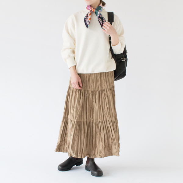 ティアードスカートと合わせたフェミニンな装い(ECRU・身長162cm)