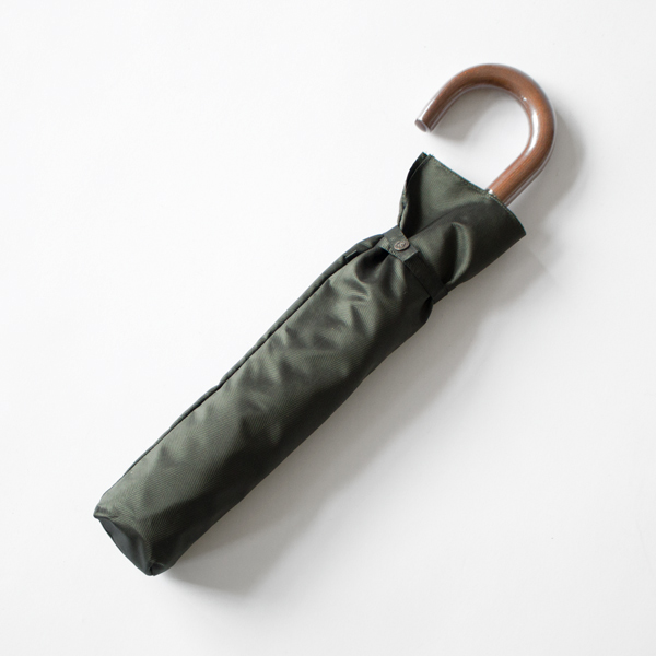 通勤バッグなどにも入れられるコンパクトなサイズ(KHAKI)