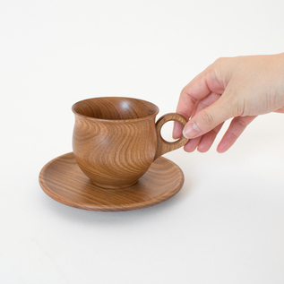 熱いコーヒーを入れてもゆっくりじんわり温かさが伝わります
