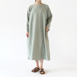 ボタンを後ろにして(身長:162cm・錆青磁) ボタンを後ろにして(身長:162cm・錆青磁)