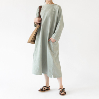 ボタンを後ろにして(身長:162cm・錆青磁) ボタンを後ろにして(身長:162cm・錆青磁)
