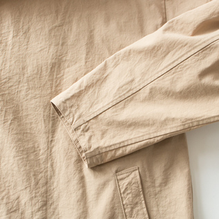 オニベジナイロン フーデッドコート 袖元(BEIGE(イチジク)) オニベジナイロン フーデッドコート 袖元(BEIGE(イチジク))