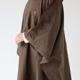 【美品】 フェールラーベン　ポンチョ ポンチョ／FJALLRAVEN(フェールラーベン)｜愛着を持ってずっと