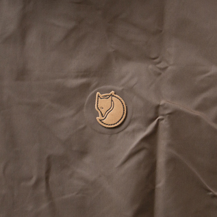 FJALL　RAVEN  ポンチョ　茶色　ブラウン　キツネ　アウター FJALL RAVEN ポンチョ 茶色 ブラウン キツネ アウター