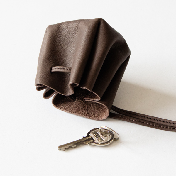 鍵のような貴重品も肌身離さず持っておけますね(MOCHA)