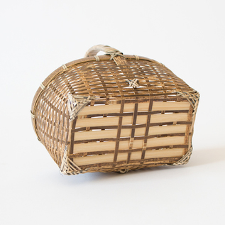ござ目手付きかご／公長齋小菅（こうちょうさいこすが）｜愛着を持って