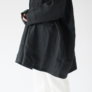 股下まですっぽりと隠れる着丈(BLK、162cm) 股下まですっぽりと隠れる着丈(BLK、162cm)