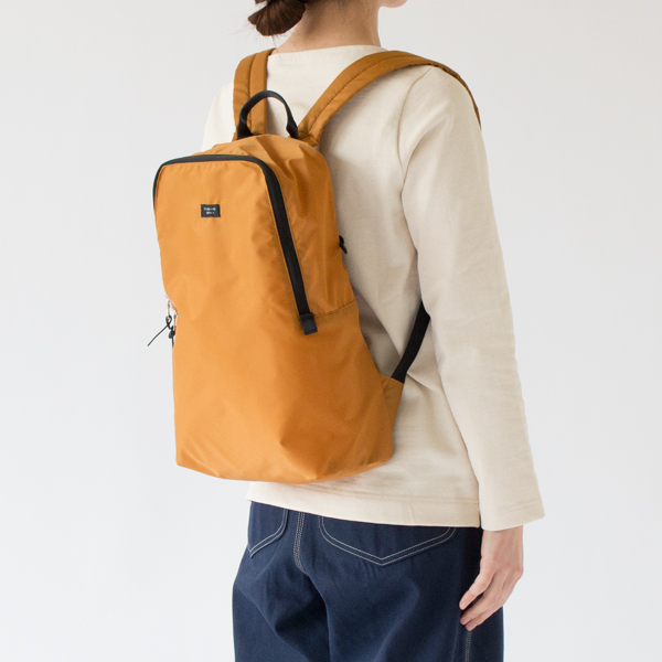 旅先で使うサブバックとして(OCHER BROWN)