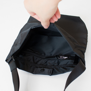 コンパクトな見た目からは想像つかないほどたくさんのものを入れることができます(BLACK) コンパクトな見た目からは想像つかないほどたくさんのものを入れることができます(BLACK)