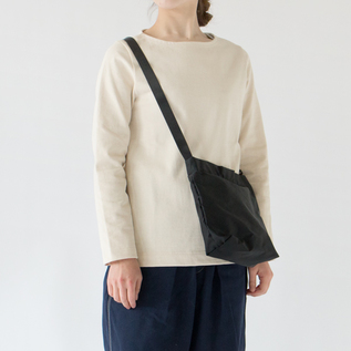 コンパクトながらもたっぷりの収納力を持ったショルダーバッグ(BLACK) コンパクトながらもたっぷりの収納力を持ったショルダーバッグ(BLACK)