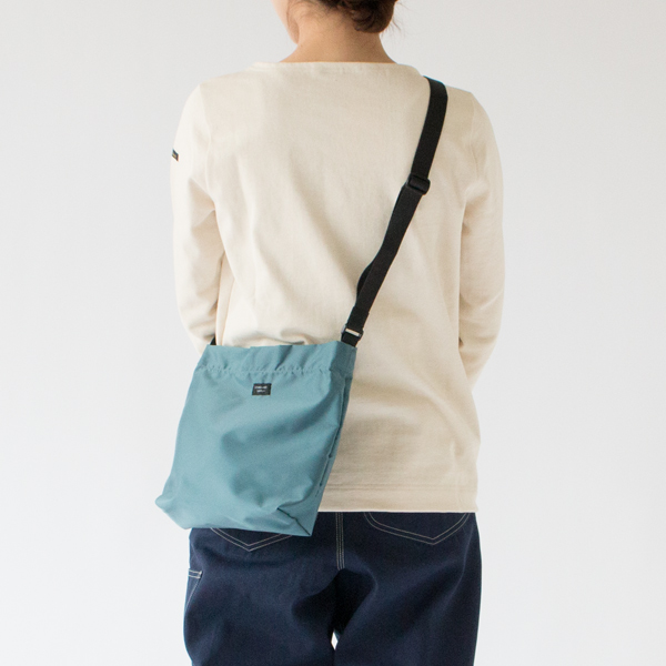 淡いカラーも汚れを気にせず使える洗えるEASYシリーズ(ANVIL BLUE)