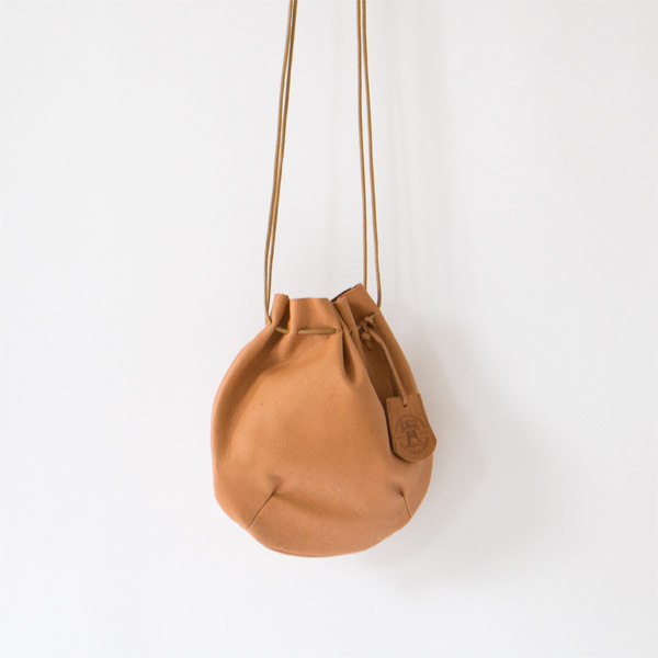 HALLIE バルーンショルダーバッグ(CAMEL)