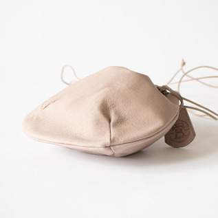 HALLIE バルーンショルダーバッグ(PINK BEIGE) ※チャームは付属していません。 HALLIE バルーンショルダーバッグ(PINK BEIGE) ※チャームは付属していません。