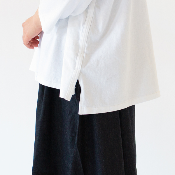 前後差のある長めの着丈(WHITE)