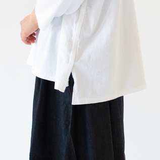 前後差のある長めの着丈(WHITE) 前後差のある長めの着丈(WHITE)