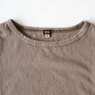 ボートネック風の襟ぐり(TAUPE) ボートネック風の襟ぐり(TAUPE)