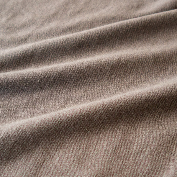 コットンリネンの柔らかな風合いが活きる優しい色味(TAUPE)