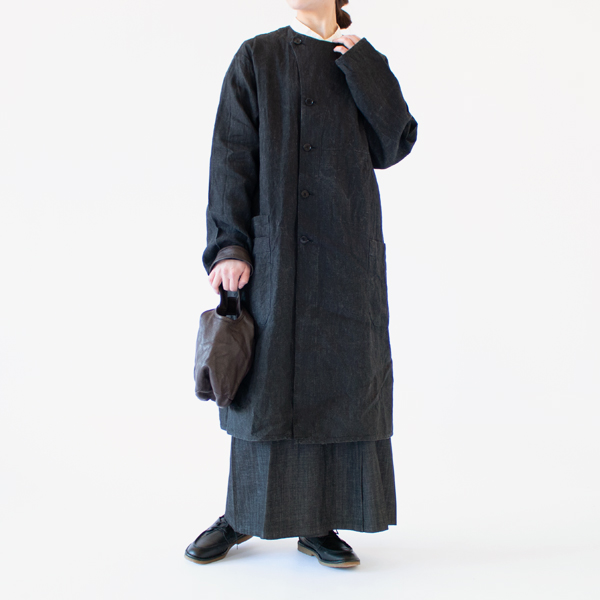 墨黒から洗練された印象が漂います(BLACK・身長162cm)