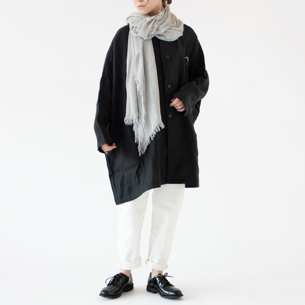 薄くてアレンジしやすいためオールシーズンお使いいただけます(身長162cm、GRAY)