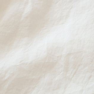 ヘンプ素材の風合いを優しく引き立てるネップの入った生地(WHITE) ヘンプ素材の風合いを優しく引き立てるネップの入った生地(WHITE)