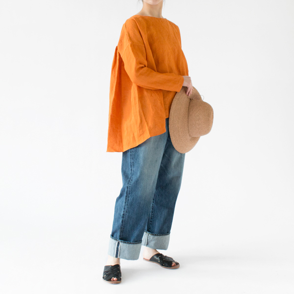 ビビッドで明るいカラーもどこか落ち着きを感じさせるヘンプ素材(身長162cm、ORANGE)