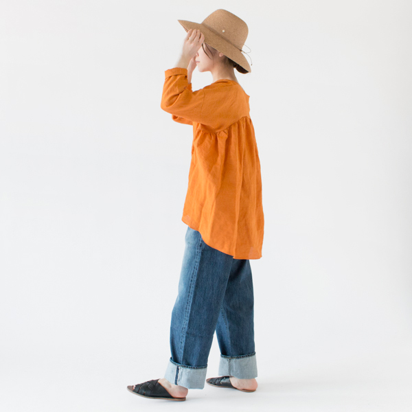 カジュアルさの中に上品さが感じられるコーディネートに(身長162cm、ORANGE)