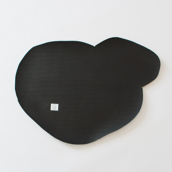 裏面はゴムなので滑りやすいフローリングも安心してお使いいただけます(IVORY) 裏面はゴムなので滑りやすいフローリングも安心してお使いいただけます(IVORY)