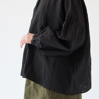 Aラインのシルエットでゆとりある着心地です(BLK) Aラインのシルエットでゆとりある着心地です(BLK)