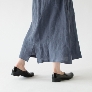 後身頃のアクセントになるスリット(モデル身長162cm/BLUE/総丈85cm) 後身頃のアクセントになるスリット(モデル身長162cm/BLUE/総丈85cm)