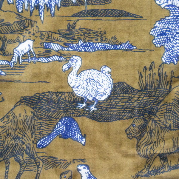 一つの大きな鳥瞰図に、動物たちの暮らしが緻密に描かれています(KHAKI) 一つの大きな鳥瞰図に、動物たちの暮らしが緻密に描かれています(KHAKI)