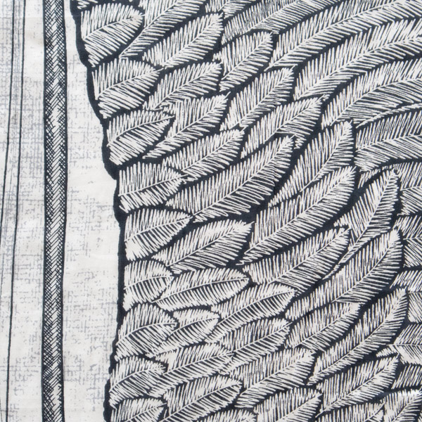 細かく描かれた羽(WHITE) 細かく描かれた羽(WHITE)