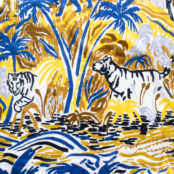 水を飲むトラの姿(YELLOW) 水を飲むトラの姿(YELLOW)