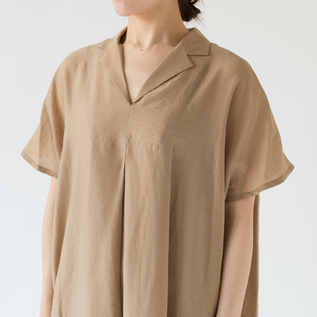 抜け感のある首元(BEIGE) 抜け感のある首元(BEIGE)