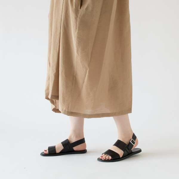 膝が隠れるロング丈(BEIGE・身長162cm)