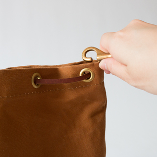 穴に通すだけの簡単なショルダー着脱(KHAKI) 穴に通すだけの簡単なショルダー着脱(KHAKI)