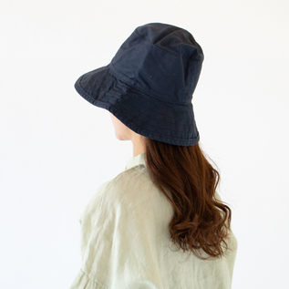 Hat attackらしいクラシックなデザインのバケットハット(NAVY) Hat attackらしいクラシックなデザインのバケットハット(NAVY)