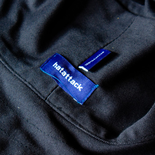 40年以上もの間、世界中にモダンで飽きのこない最高品質のプロダクトを届けるHat attack(NAVY) 40年以上もの間、世界中にモダンで飽きのこない最高品質のプロダクトを届けるHat attack(NAVY)