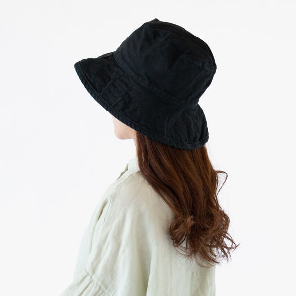 Hat attackらしいクラシックなデザインのバケットハット(BLACK)