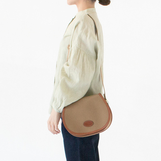 ミニマルなデザインで、身につけると品よくスタイルアップしてくれます(KHAKI) ミニマルなデザインで、身につけると品よくスタイルアップしてくれます(KHAKI)