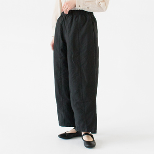 脚が動かしやすいゆったりとしたシルエットのワイドパンツ(身長162cm・BLK) 脚が動かしやすいゆったりとしたシルエットのワイドパンツ(身長162cm・BLK)