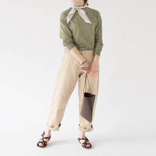 ウエストインしてももたつきません(KHAKI・身長162cm) ウエストインしてももたつきません(KHAKI・身長162cm)