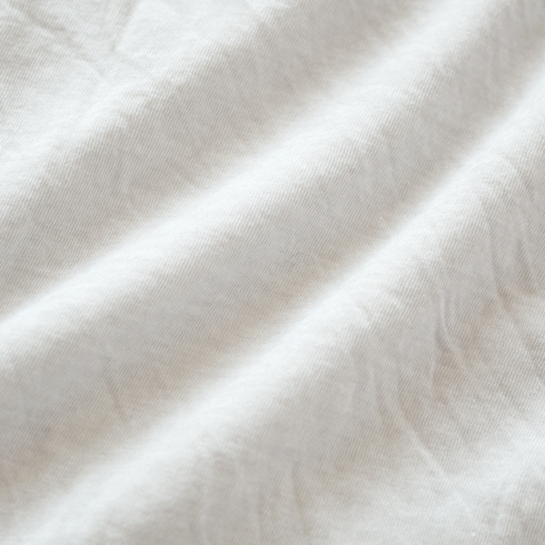 綿のカジュアルさにシルクのしなやかさをプラスした薄手天竺生地(VINTAGE WHITE)